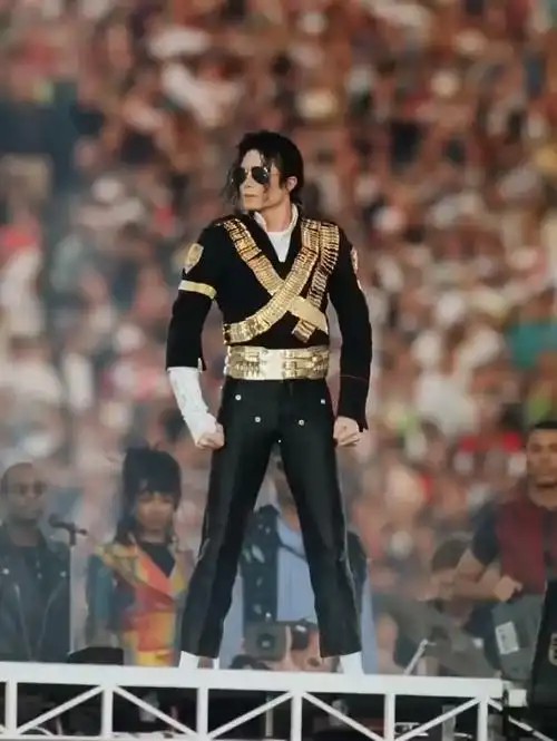 迈克尔·杰克逊：演唱会+MV(先转存再下载以免资源丢失）