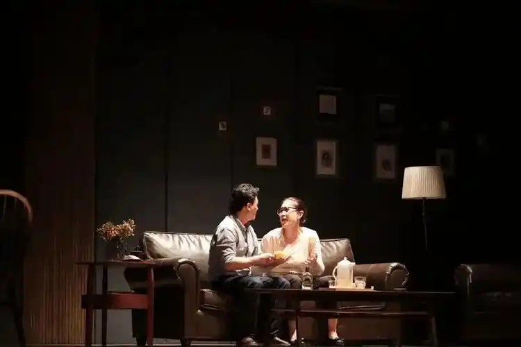 话剧《比萨斜塔》2016年(先转存再下载以免资源丢失）